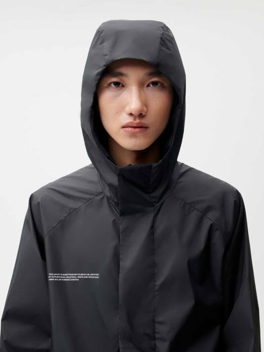 bunda z recyklovaného nylonu v barevném bloku R6FH454 Černá oblečení Pangaia ženy