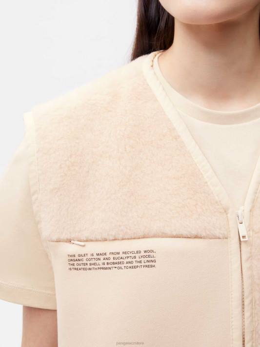 vesta z recyklované vlny R6FH444 písek oblečení Pangaia ženy