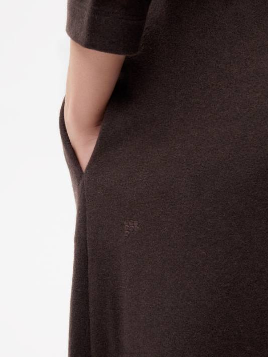 volné tepláky z recyklovaného vlněného žerzeje R6FH327 kaštanově hnědá oblečení Pangaia ženy